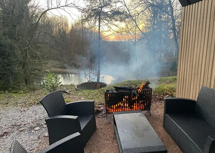 Chalet En Foret Avec Etang.